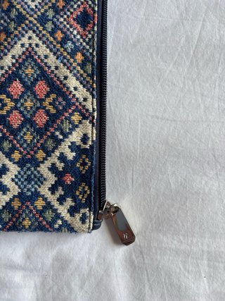 Cartera con estampado étnico