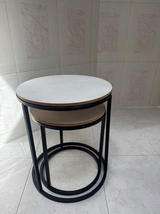 Tavoli ausiliari in metallo e legno