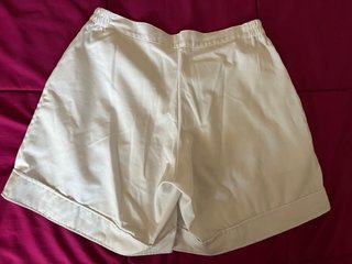 Pantalones cortos blancos san juan del monte