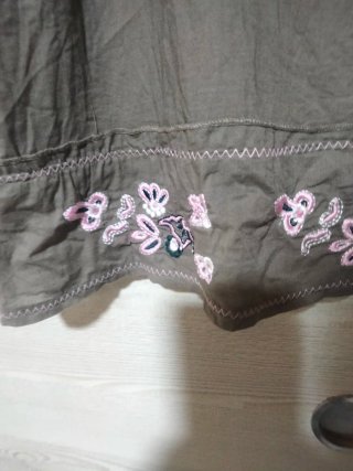 Falda caqui talla 48 bordada