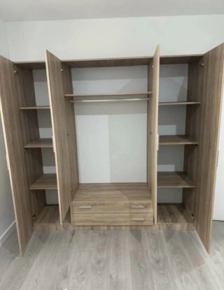 Armario de madera beige