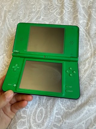 Nintendo DSi XL Verde