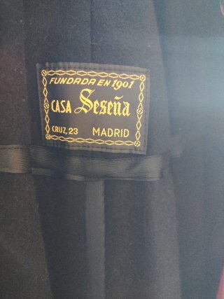 Capa Española Seseña Talla Grande Negra Roja