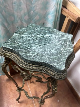 Mesita auxiliar metal y mármol verde