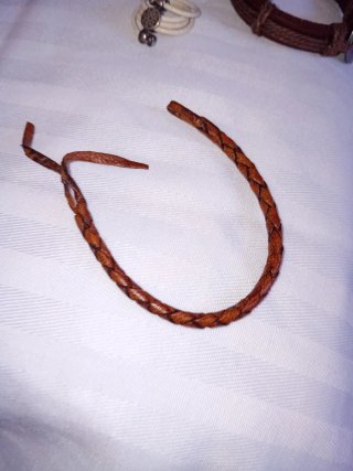 Pulsera de cuero trenzado artesanal