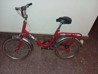 Bicicleta BH roja plegable