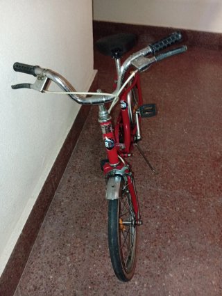 Bicicleta BH roja plegable