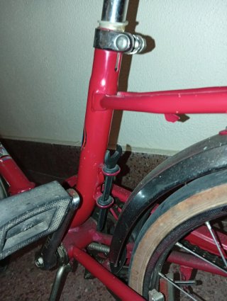 Bicicleta BH roja plegable