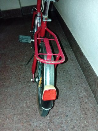 Bicicleta BH roja plegable