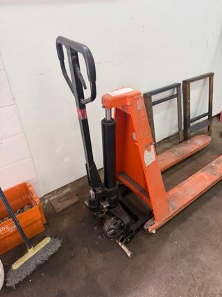 Traspalé elevadora tijera marca Gayner