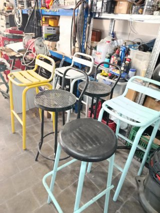 6 Taburetes de bar metálicos