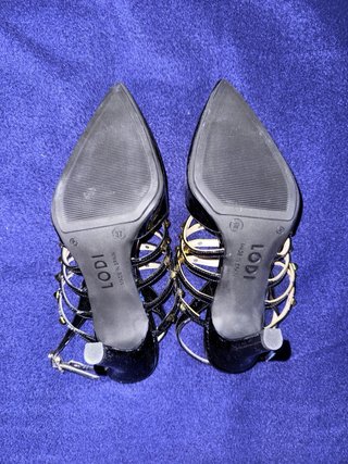 Zapatos de tacón LODI negros y dorados