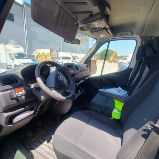 Nissan NV400 2021