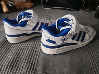 Zapatillas Adidas Forum Low Blancas y Azules