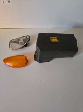 Recambios Piaggio: intermitente y tapa