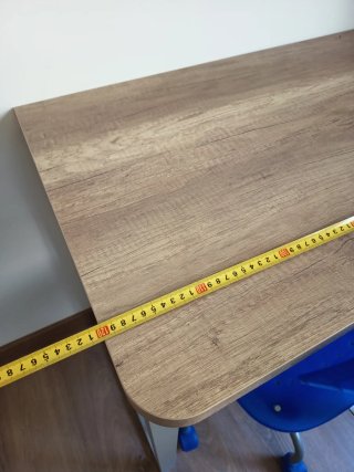 Escritorio juvenil. Silla y cajonera.