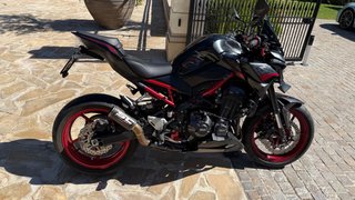 Kawasaki Z900 Negra y Roja