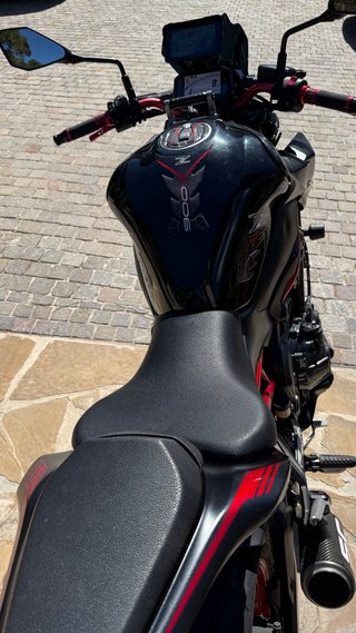 Kawasaki Z900 Negra y Roja