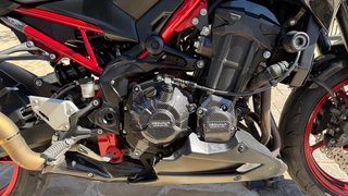 Kawasaki Z900 Negra y Roja
