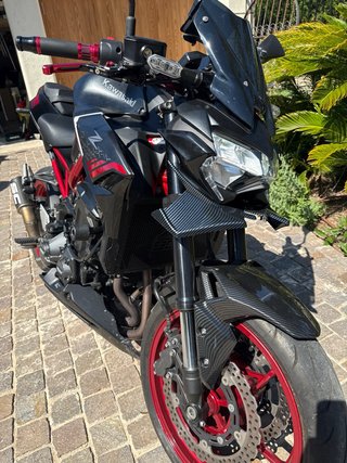 Kawasaki Z900 Negra y Roja