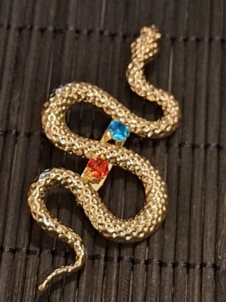 Broche serpiente dorado con gemas joyas mujer