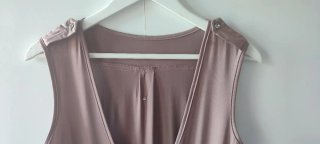 Mono rosa palo mujer