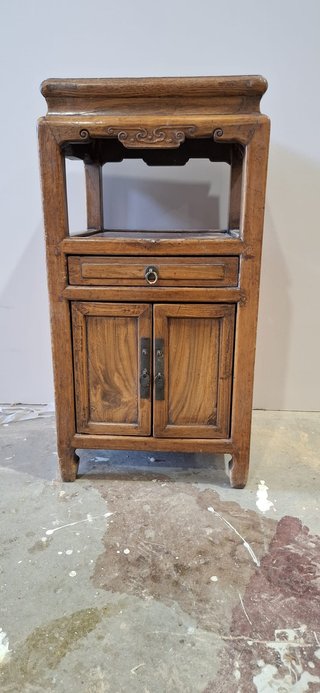 Mesita auxiliar oriental de madera