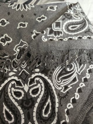 Pañuelo Bandana Gris con Blanco