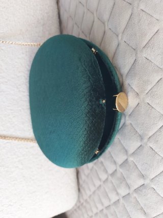 Bolso de mano Sfera verde con cadena dorada