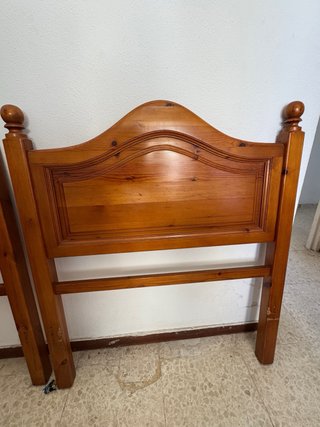 Dormitorio somieres, colchones, cabeceros y mesita