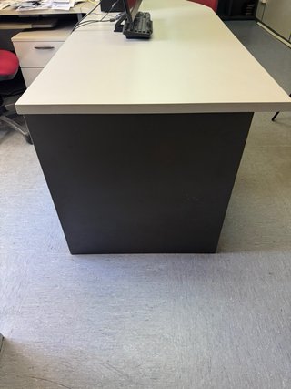 Mesa de oficina moderna