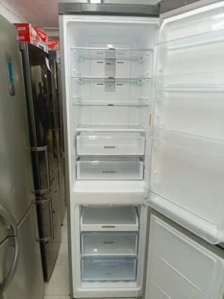 Nevera combi Whirlpool plateada 200/60cm clase E