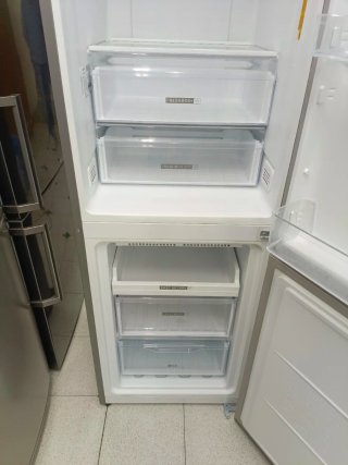 Nevera combi Whirlpool plateada 200/60cm clase E