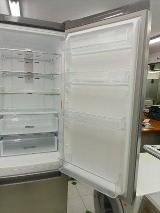 Nevera combi Whirlpool plateada 200/60cm clase E