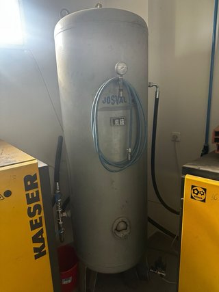 2 Compresores KAESER y 1 Calderín JOSVAN
