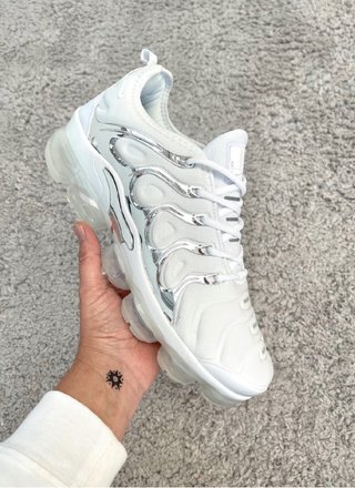 Nike Air VaporMax Plus Plata y Blanco