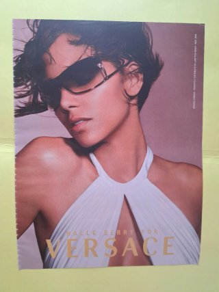 Pubblicità giornale Halle Berry per Versace