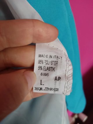Chaqueta azul cielo con mangas abullonadas