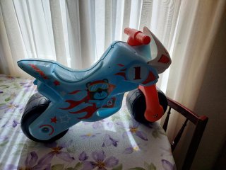 Moto correpasillos infantil