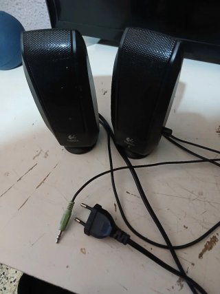 Altavoces Logitech S-120 Negros  Poco uso