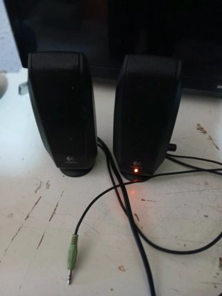 Altavoces Logitech S-120 Negros  Poco uso