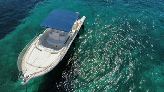Barco White Shark 285 con 2 motores Yamaha 225cv