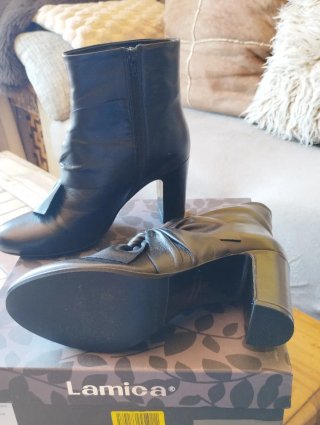 Botines piel Lamica negros lazo