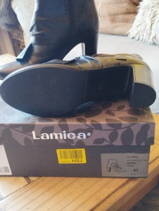 Botines piel Lamica negros lazo