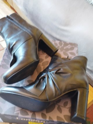 Botines piel Lamica negros lazo