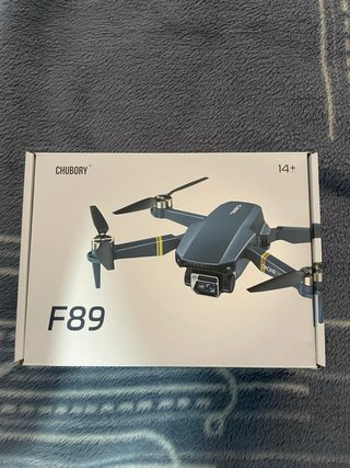 Dron CBR con cámara y accesorios.