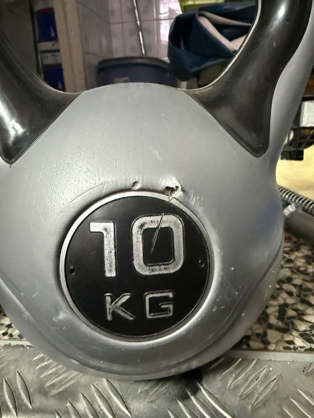 Kettlebell 10 kg (pequeño roto en el circulo)