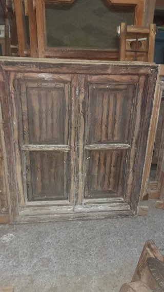 Ventana de madera antigua...