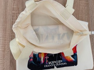 Mala tote com estampa K-pop Huntrix