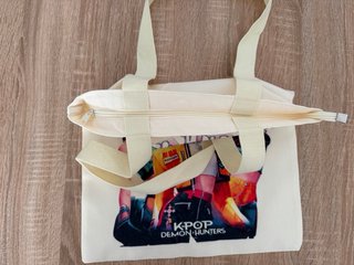 Mala tote com estampa K-pop Huntrix